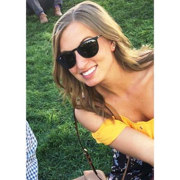 Meet your Posher, Emily - Picture 1 of 1